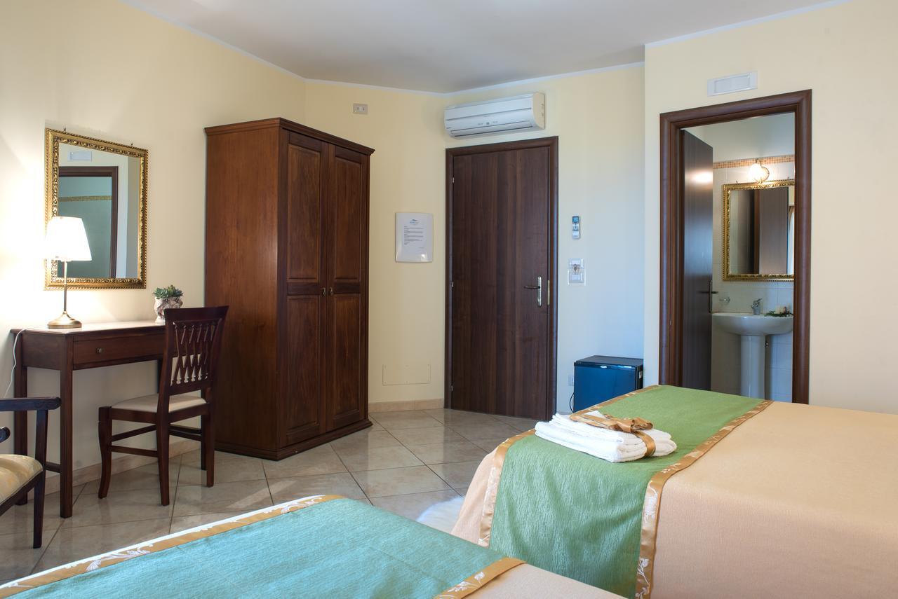 B&B Mareagro Santa Teresa Di Riva Exterior photo
